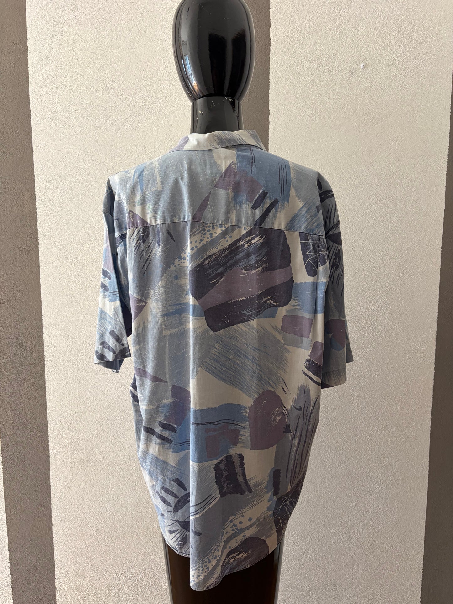 Camicia vintage astratta