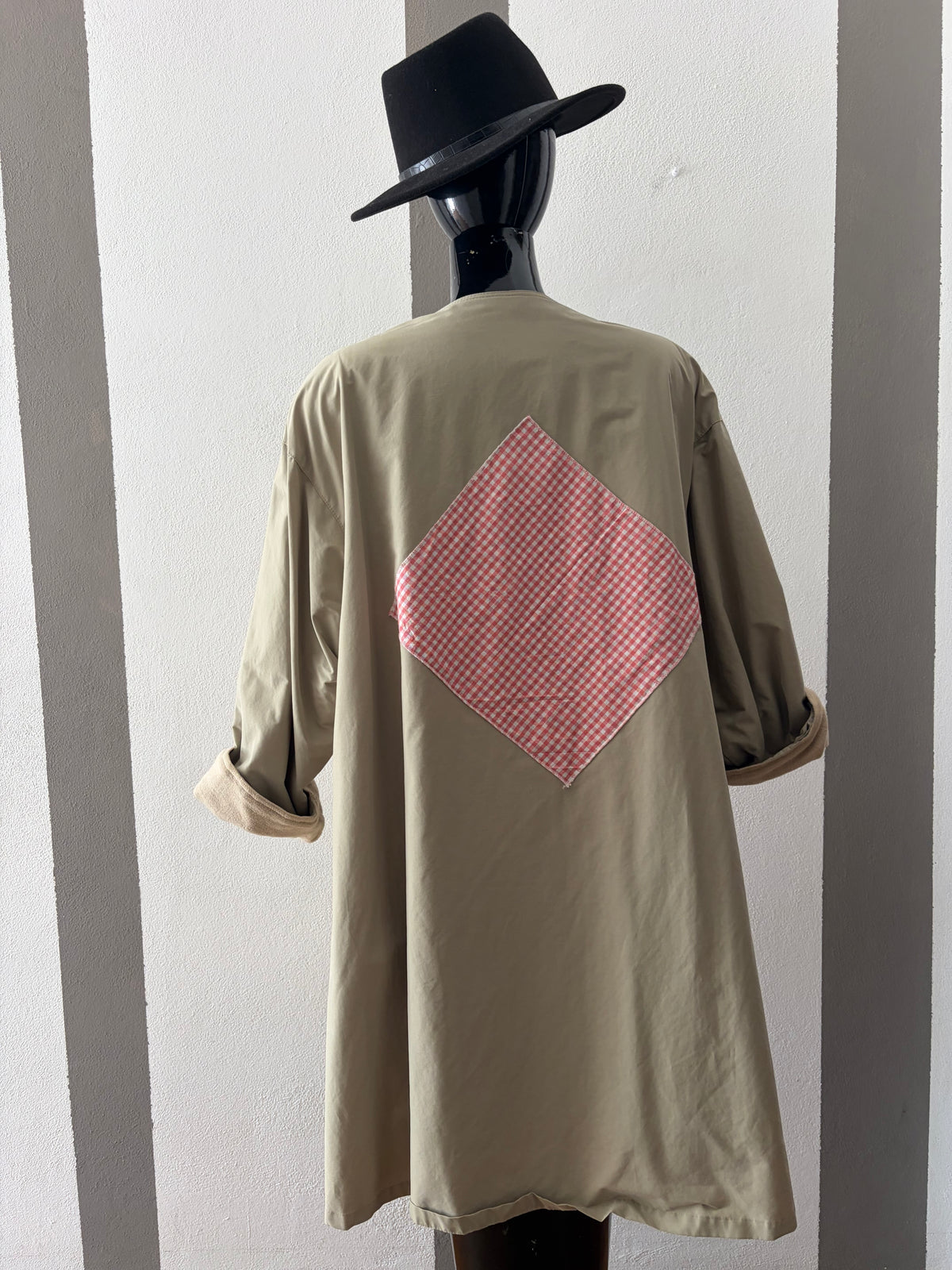 Trench custom con patch a quadri