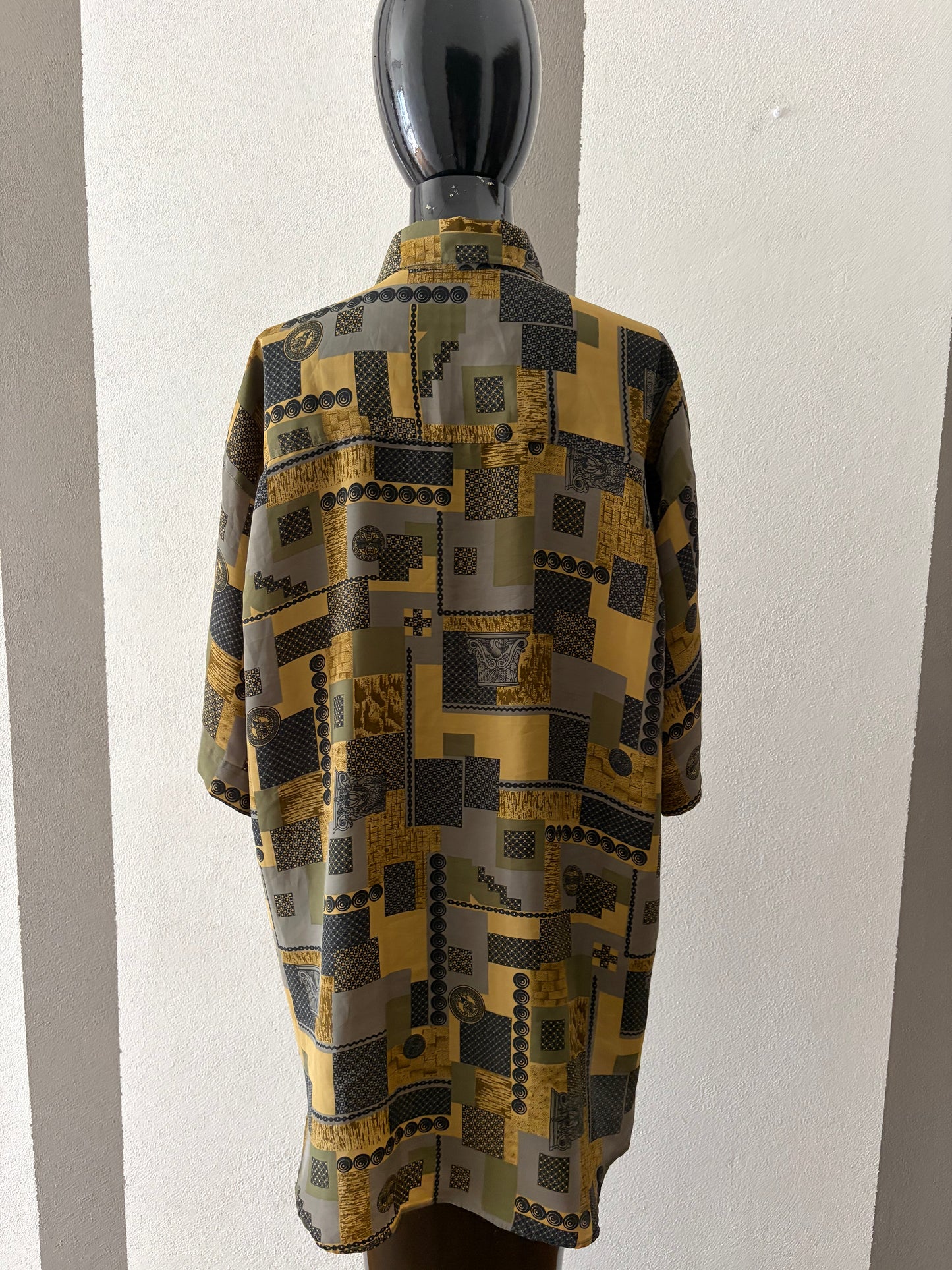 Camicia vintage astratta