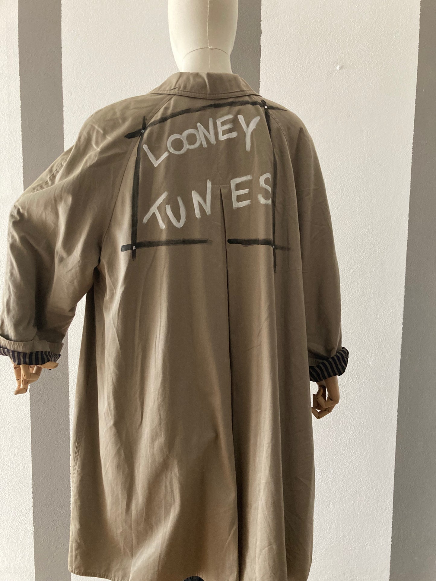 TRENCH CUSTOM LOONEY TUNES