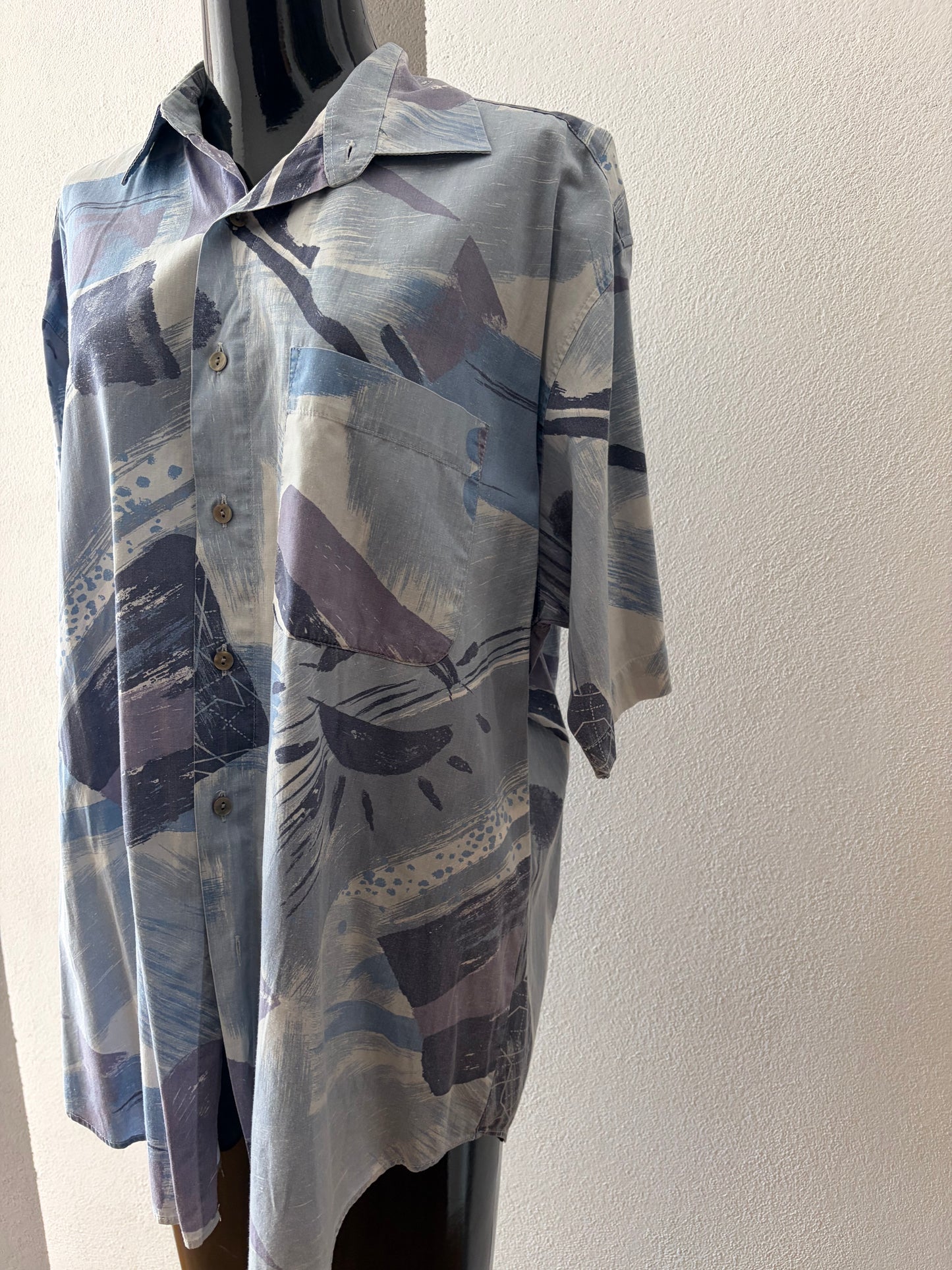 Camicia vintage astratta
