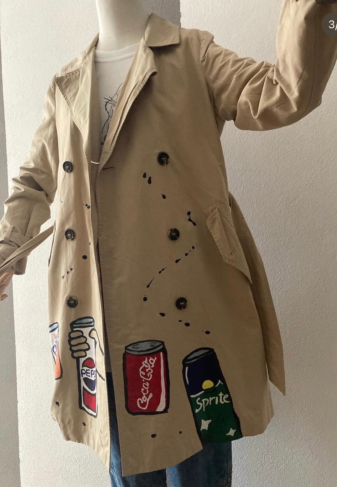Trench Nd con bibite in stile pop art