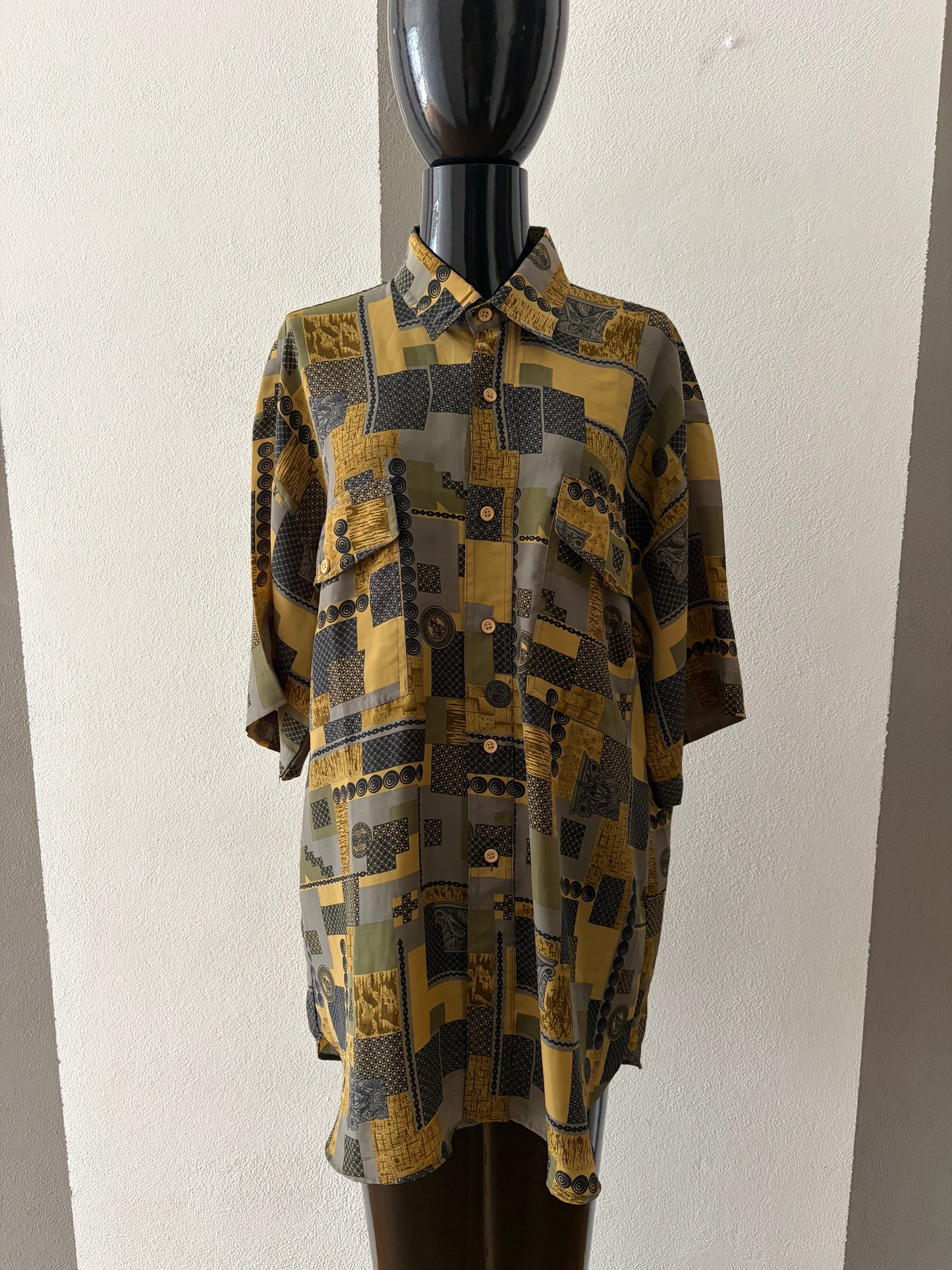 Camicia vintage astratta