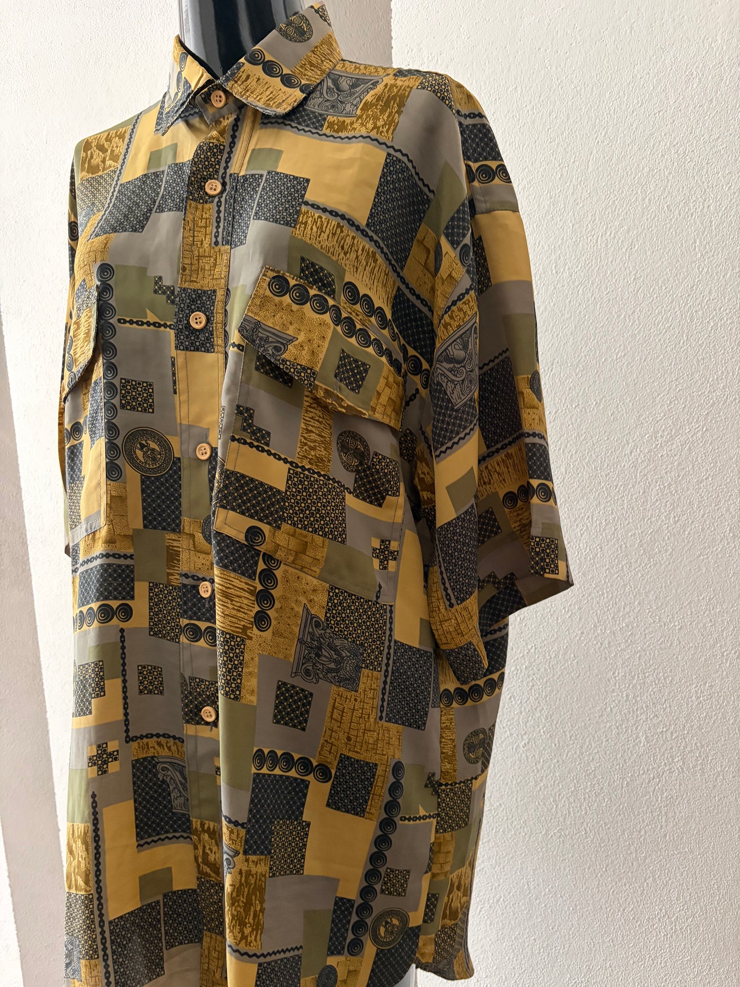Camicia vintage astratta