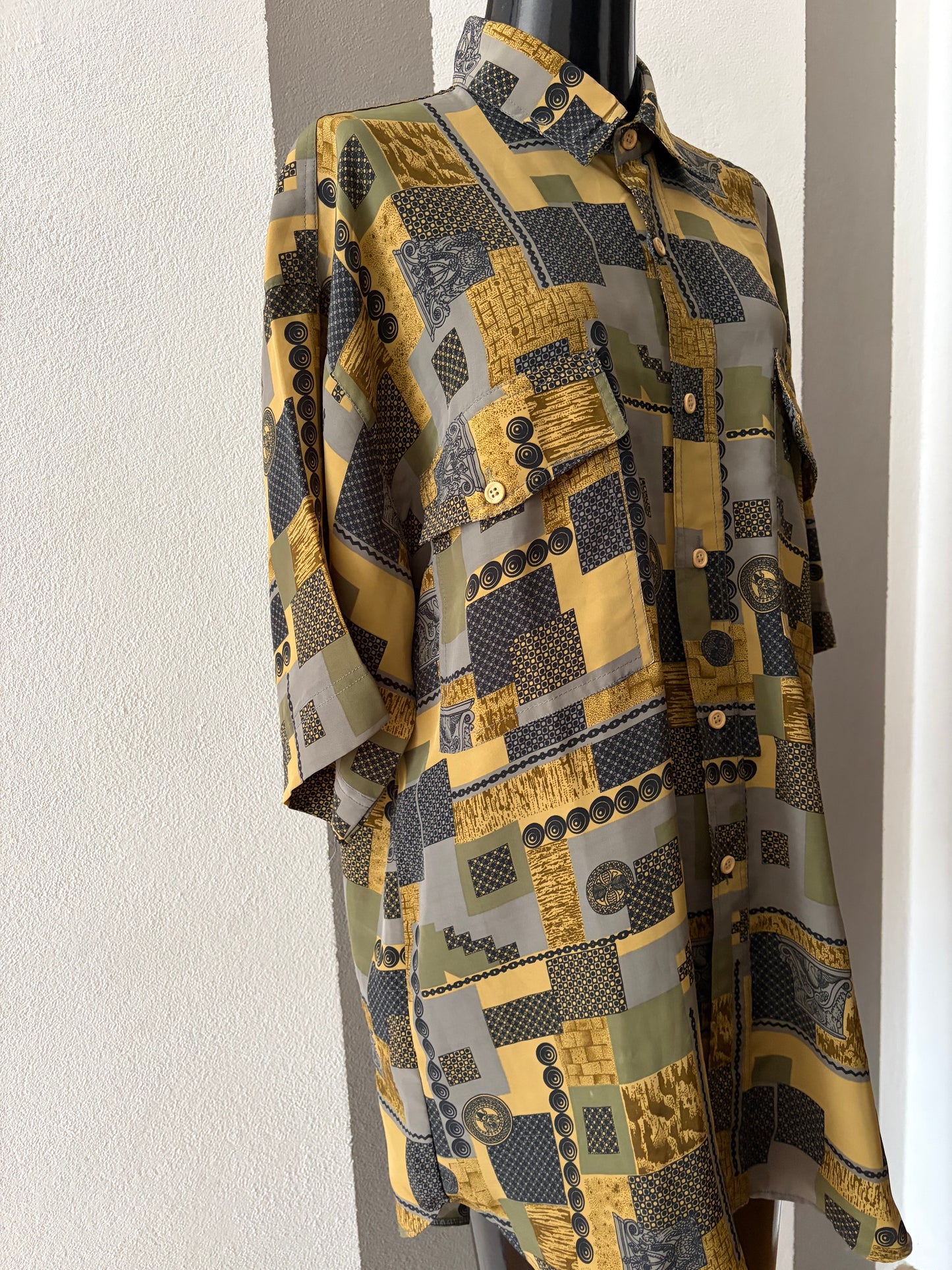 Camicia vintage astratta