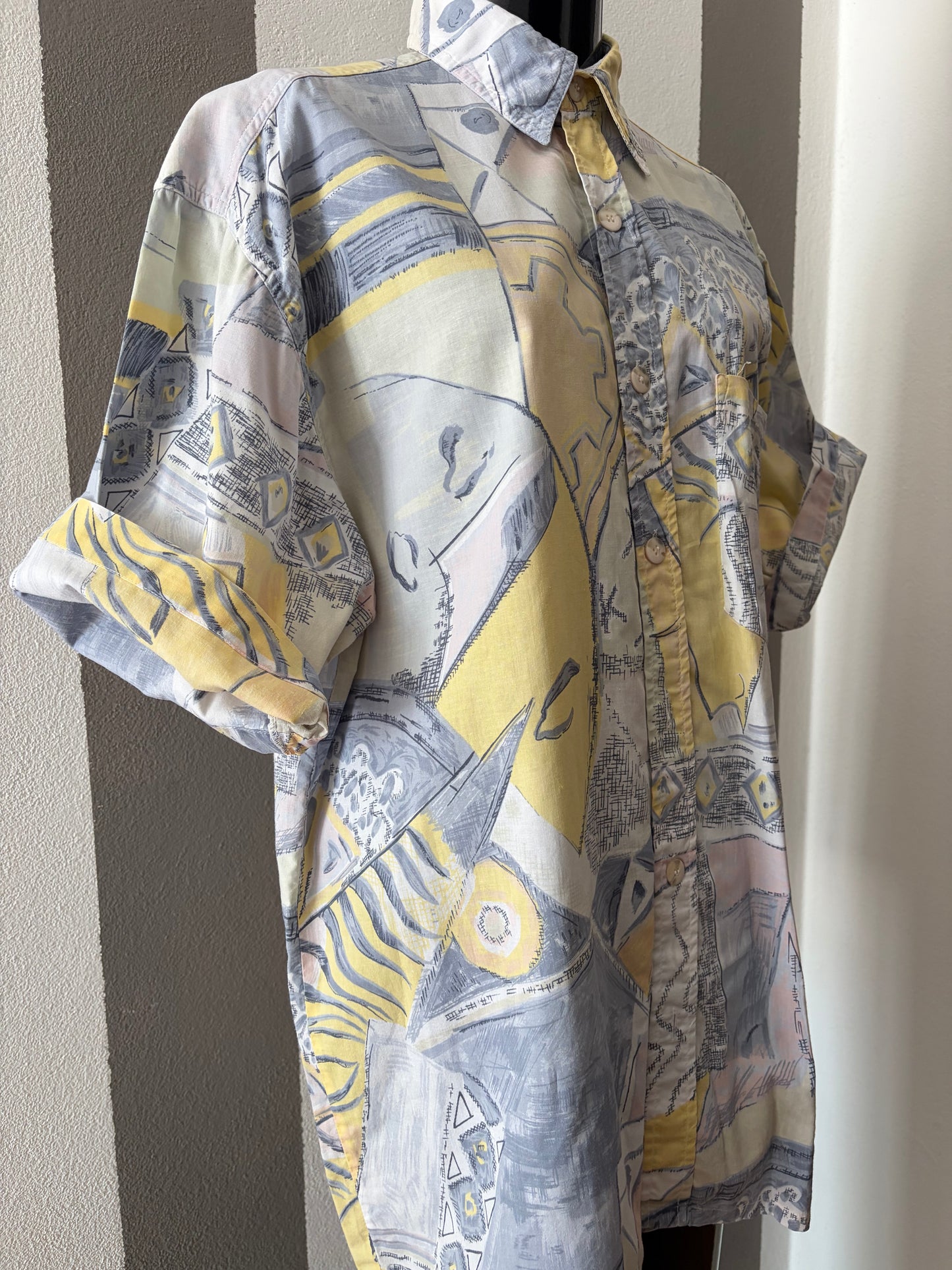 Camicia vintage astratta