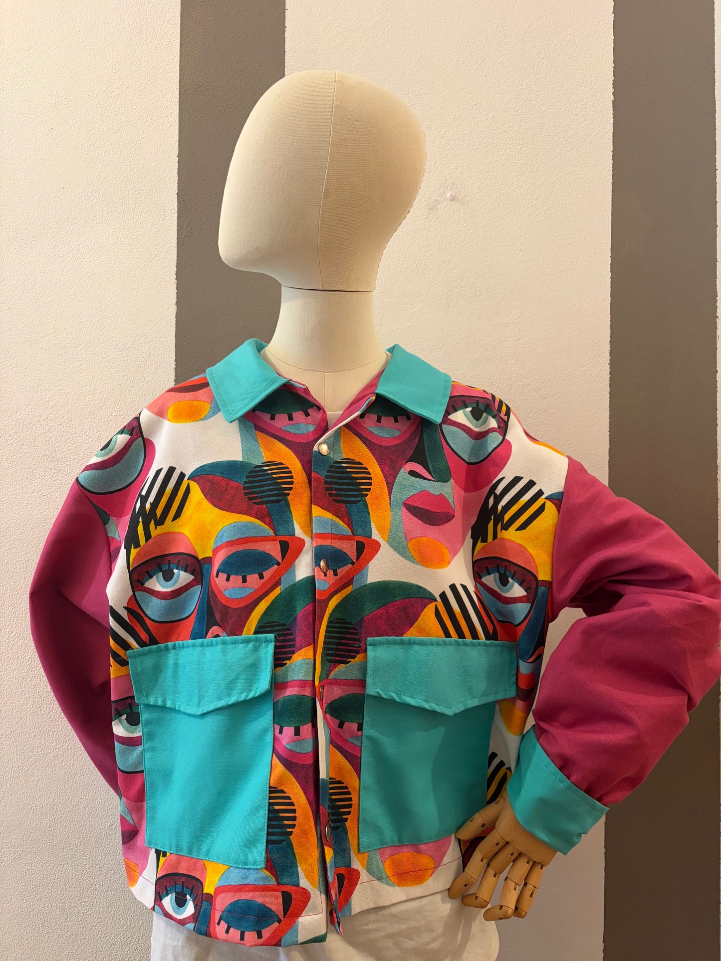 Capo sartoriale collezione Macedonia con volti donne pop