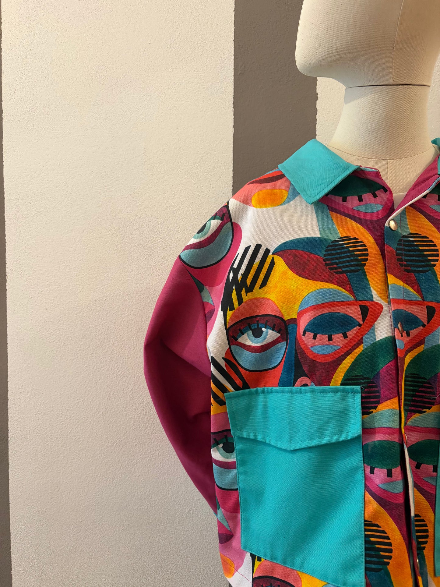 Capo sartoriale collezione Macedonia con volti donne pop