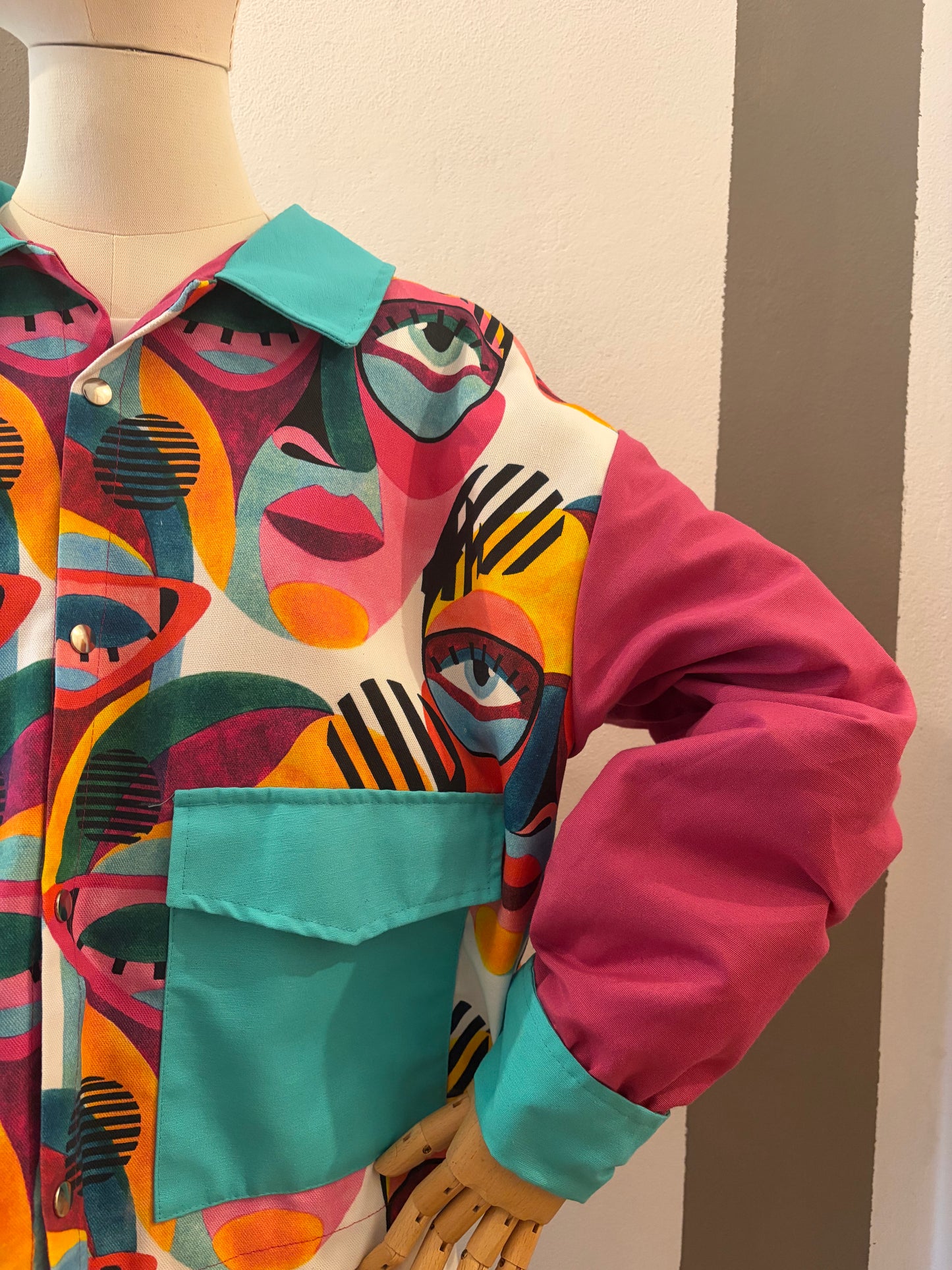 Capo sartoriale collezione Macedonia con volti donne pop