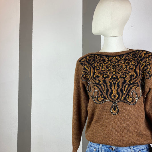 MAGLIONE VINTAGE COLOR MARRONE CON APPLICAZIONI