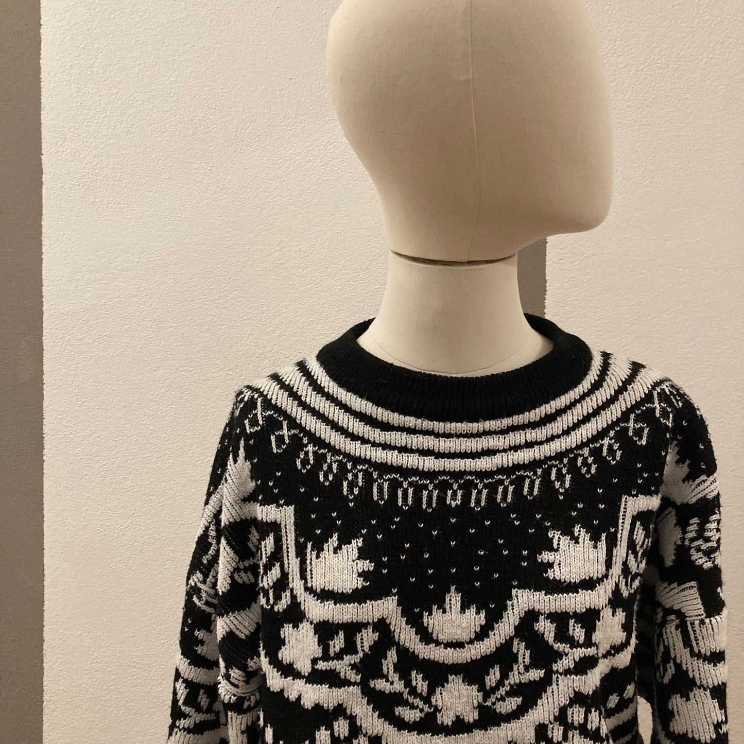 MAGLIONE VINTAGE  BIANCO / NERO A FANTASIA