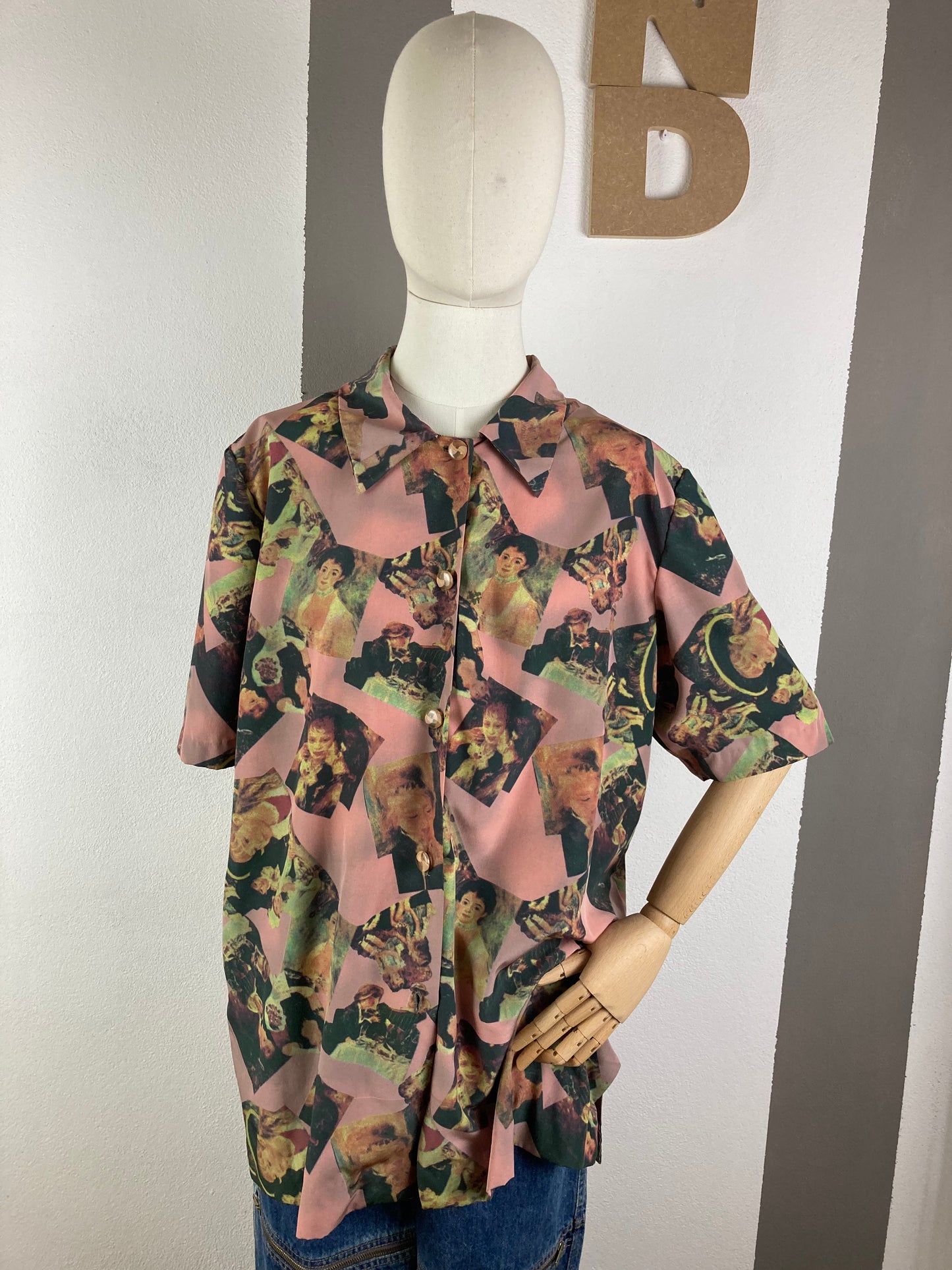 CAMICIA A FANTASIA CON VOLTI DI DONNE