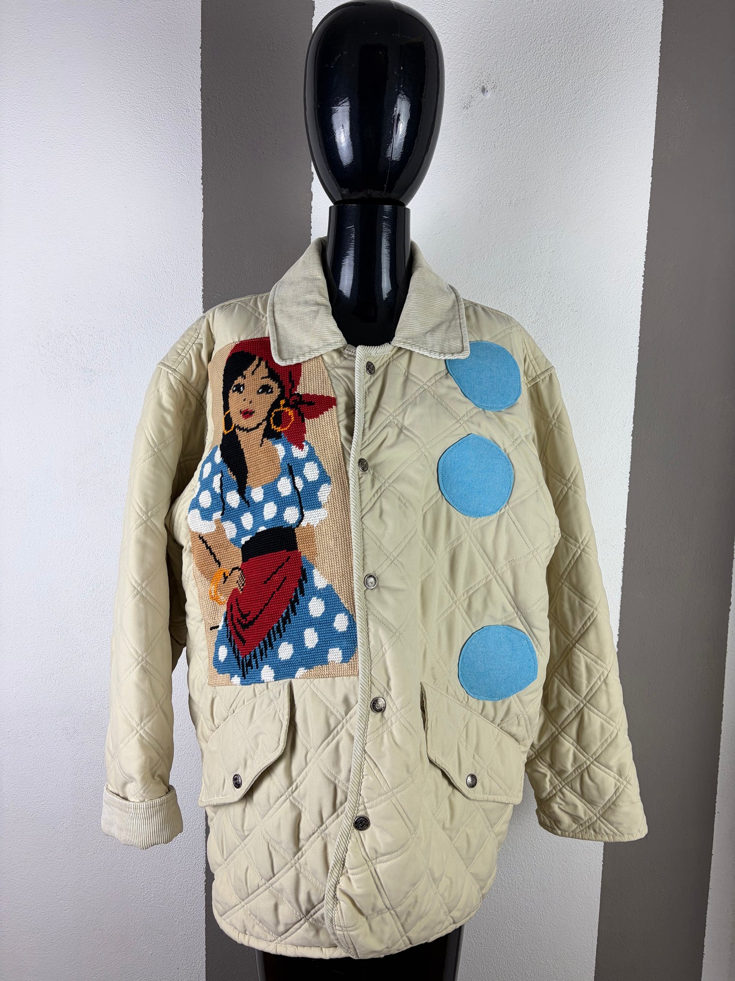 TRAPUNTINO COLL.MACEDONIA DONNA CON BANDANA