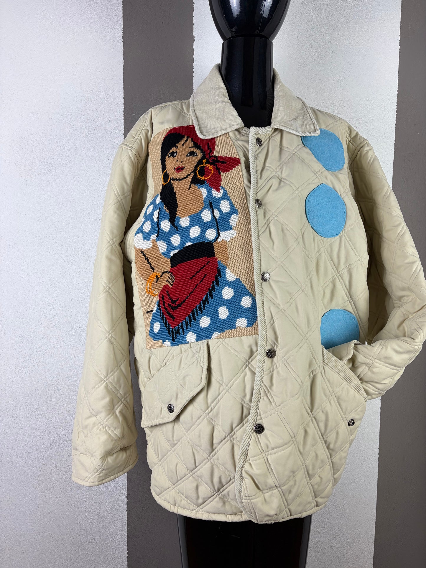 TRAPUNTINO COLL.MACEDONIA DONNA CON BANDANA