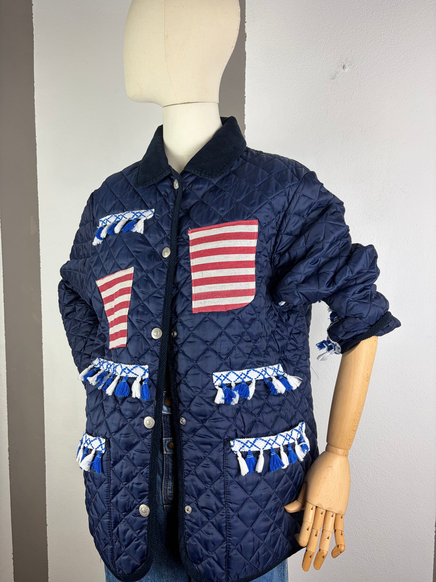TRAPUNTINO COLL.MACEDONIA CON PATCH E FRANGE COLOR BLUE NAVY
