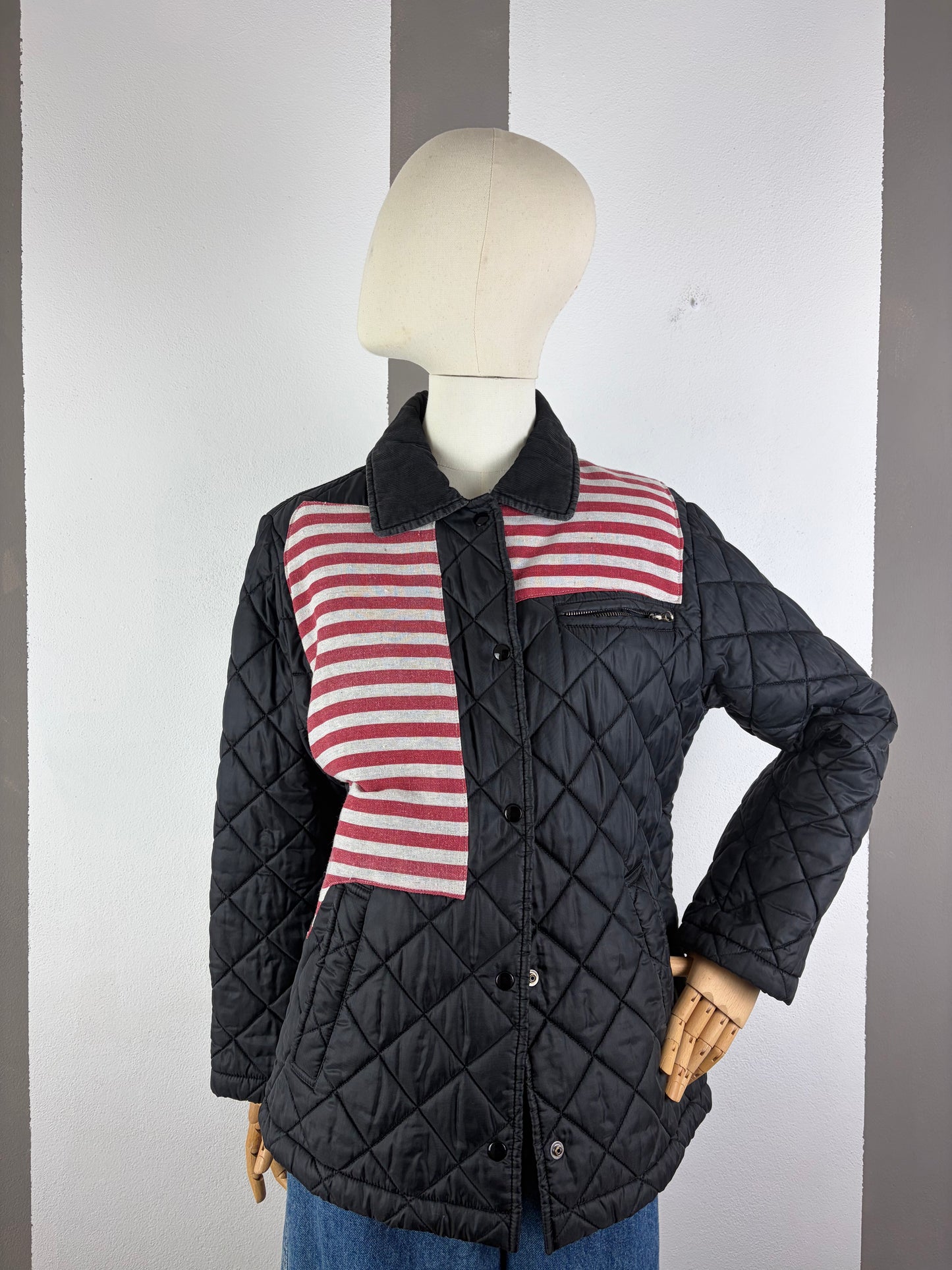 TRAPUNTINO NERO CON PATCH A RICHE