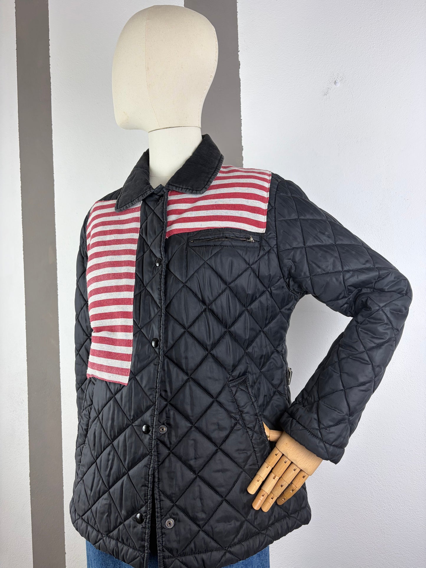 TRAPUNTINO NERO CON PATCH A RICHE