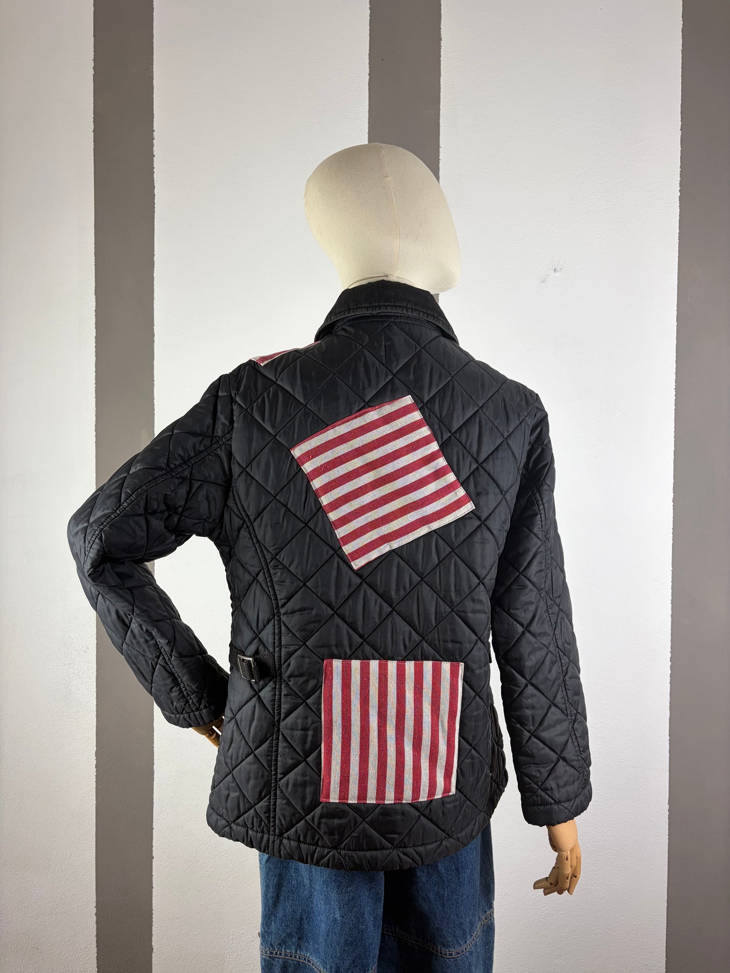 TRAPUNTINO NERO CON PATCH A RICHE