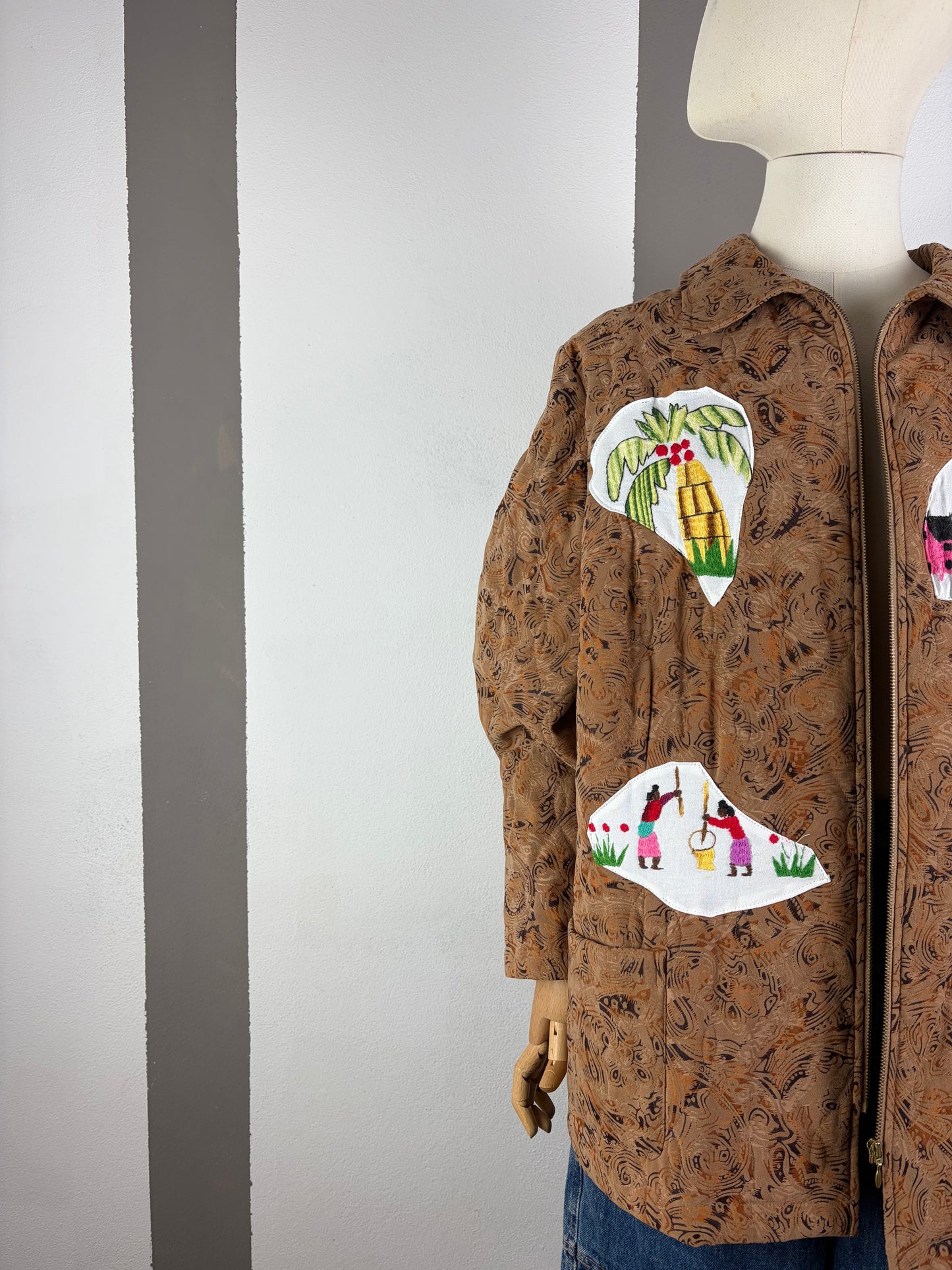 TRAPUNTINO COLL.MACEDONIA PATCH CON RICAMI